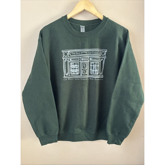 The Shop Around The Corner Green Christmas Sweatshirt Size M Crewneck Holiday - Picture 1 of 4
